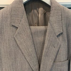 Beautiful gray/back fabric w/square pattern; clean